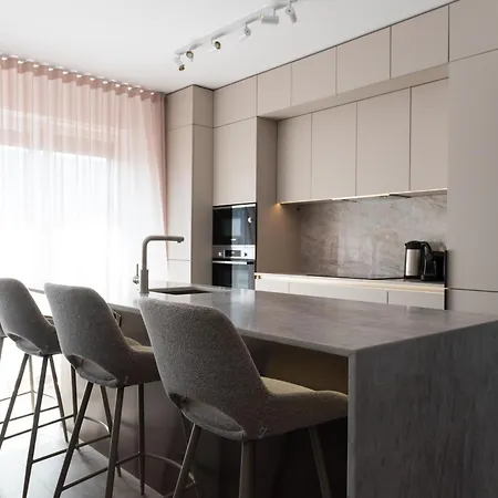 Peak 1799 Cozy Penthouse Lägenhet Braşov